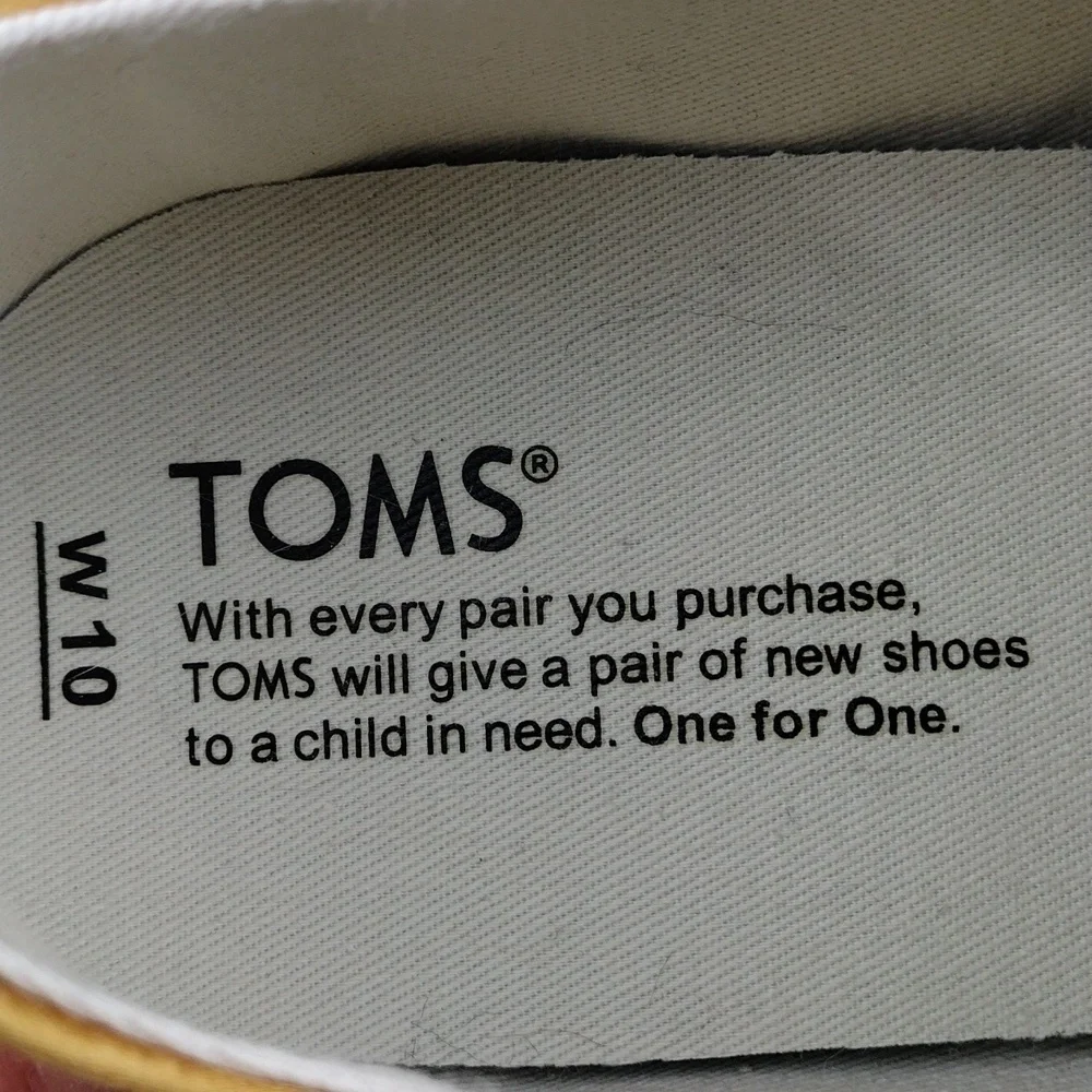 TOMS Yellow Gold Satin Upper Round Toe Lace Up Low Top Espradrille Sneaker Shoe